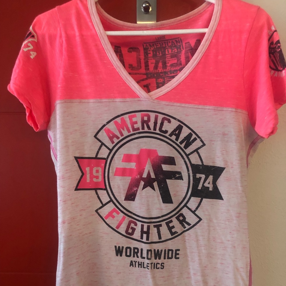 “American Fighter” women’s v-neck T-shirt in pink and white size large